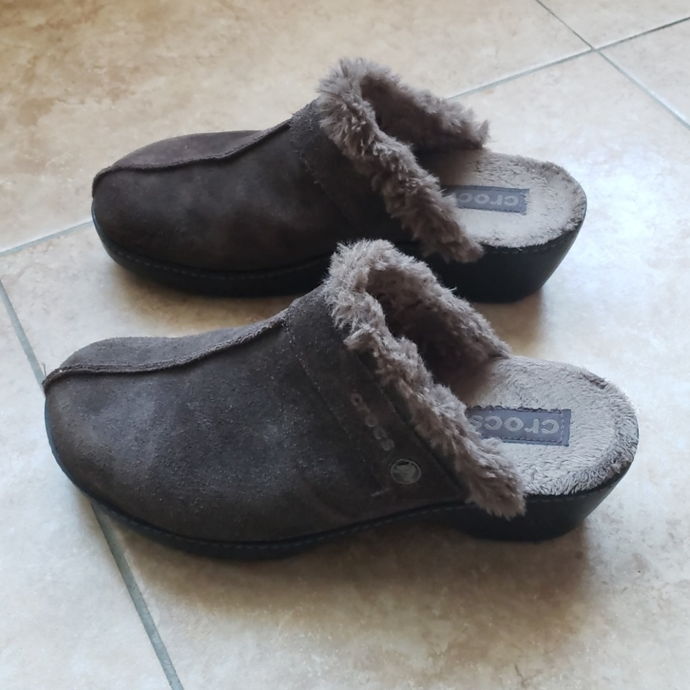 W10- crocs women's shoes !!!